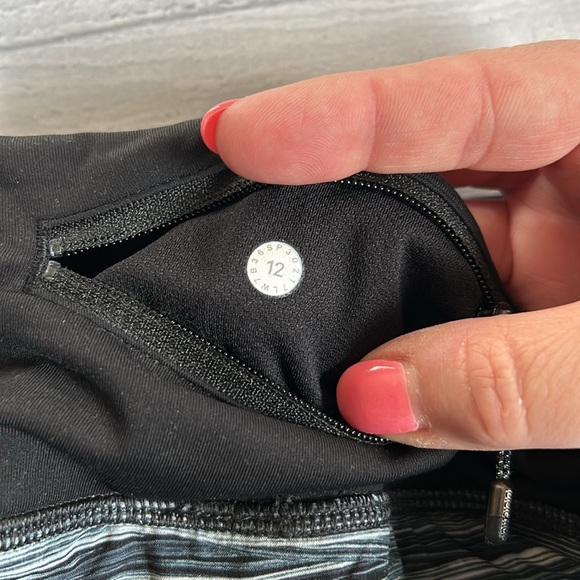 Lululemon Run Times Short (4-way stretch 4”) sz 12‎ - Picture 5 of 9